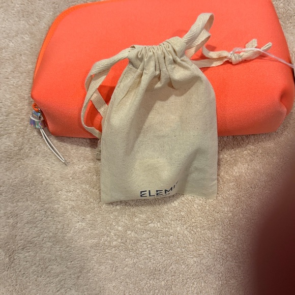 ELEMIS deluxe Skincare Collection with Orange and white Bags - Picture 15 of 15